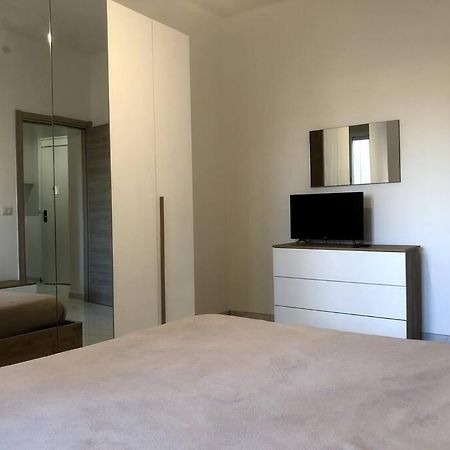 Casa Martina Pronta Per Te, Con Due Stanze Da Letto! Lägenhet Turin Exteriör bild