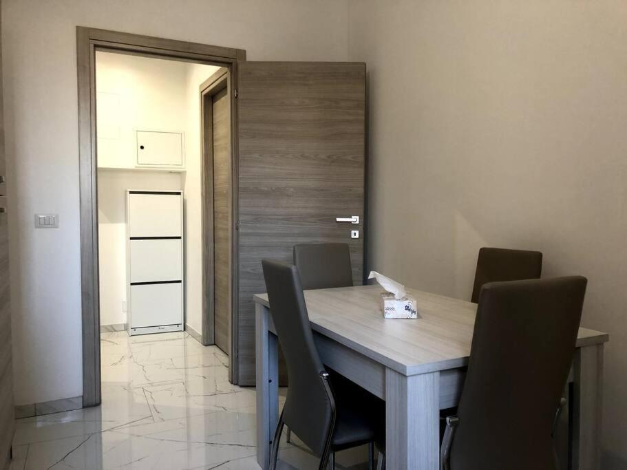 Casa Martina Pronta Per Te, Con Due Stanze Da Letto! Lägenhet Turin Exteriör bild